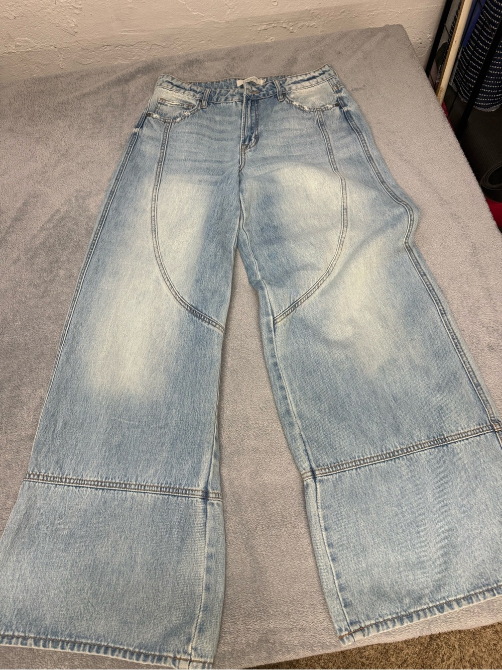 Light Wash Women’s Wide Leg Jeans